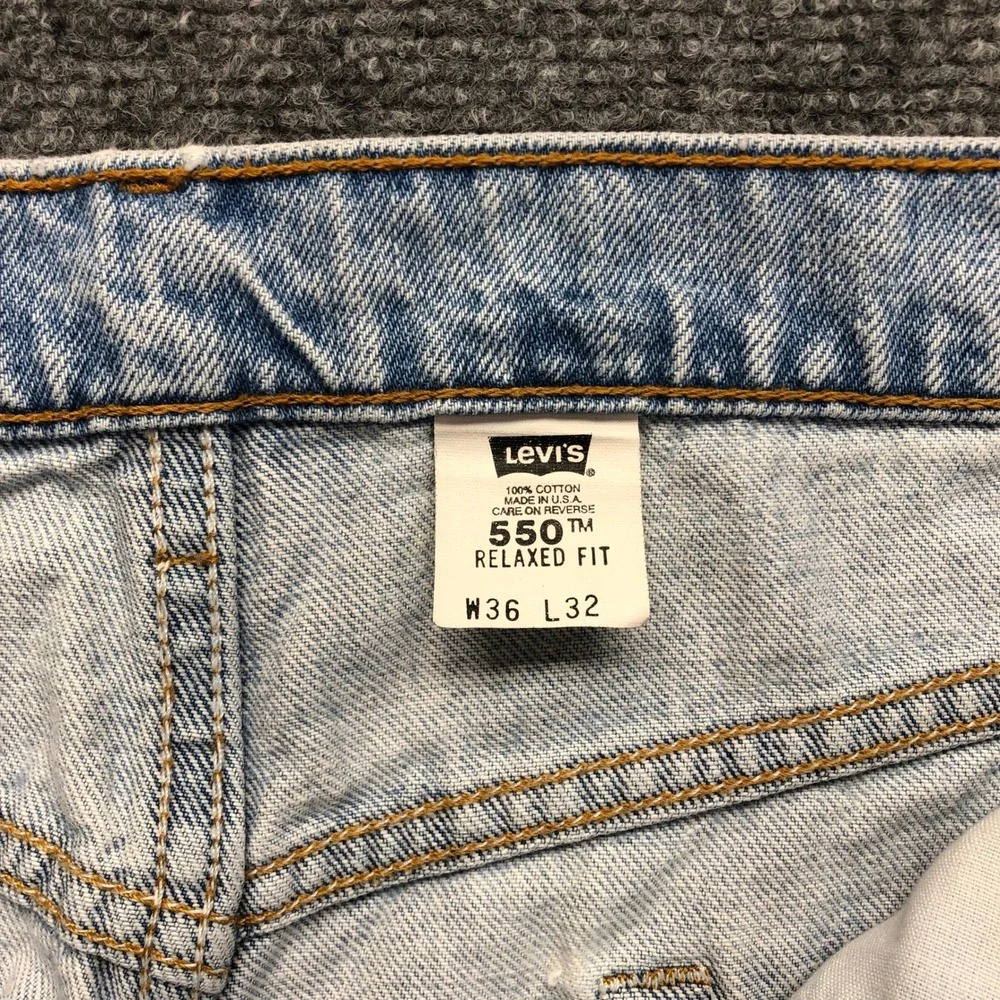 Vintage Levis 550 Relaxed Fit Jeans Mens 36x32 Light Wash Denim Made in USA 90s